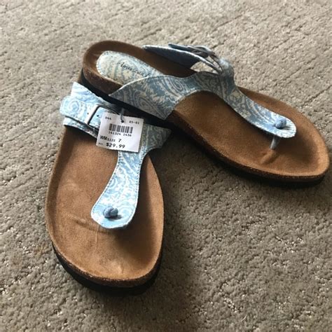 Shop Women's American Eagle By Payless Size 9 Flats & Loafers at a discounted price at Poshmark. Description: American Eagle adult female size 9 floral flat shoe. Good used condition. Sold by kriley70. Fast delivery, full service customer support.